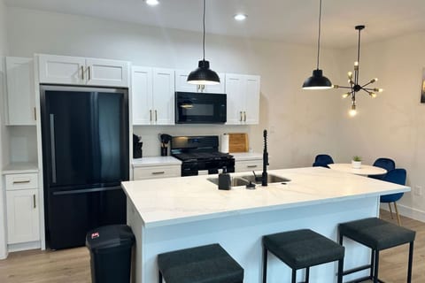 Quiet 3BR Home  Fast Access to IAH & Downtown