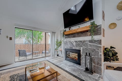 Upscale 1BR Condo in Med Center