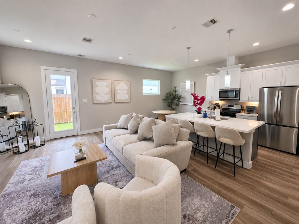 3BR Houston Home Near IAH & Downtown - Houston