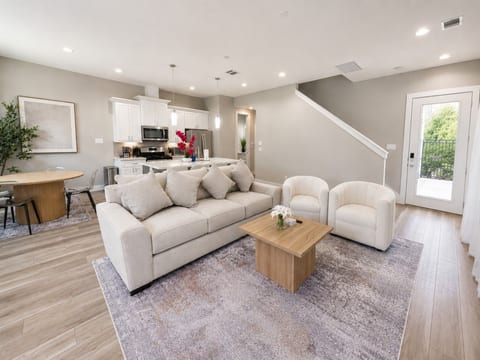 IAH to Downtown Houston 3 Bedroom Home