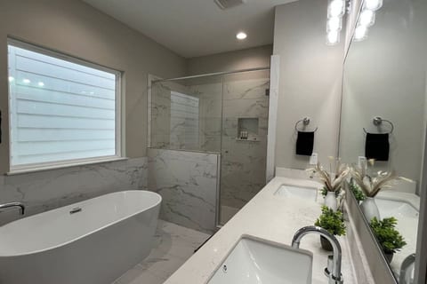 Gated Houston 3BR with King Bed and Garage