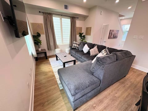 Prebook with Gated 3BR Near Stadiums