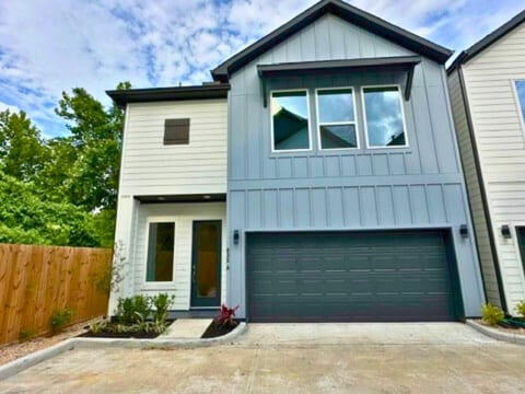Prebook with Gated 3BR Near Stadiums