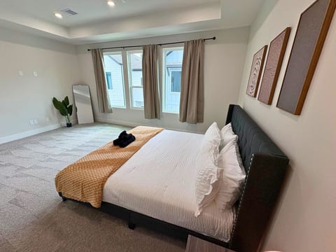 Prebook with Gated 3BR Near Stadiums