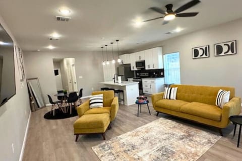 Quiet 3BR Stay | King Bed | Near Downtown