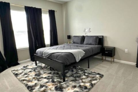 Quiet 3BR Stay | King Bed | Near Downtown