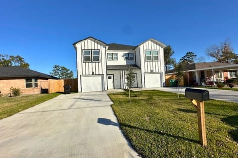 Quiet 3BR Stay | King Bed | Near Downtown