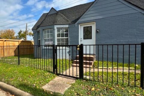 Houston Stay Near Downtown and Top Attractions