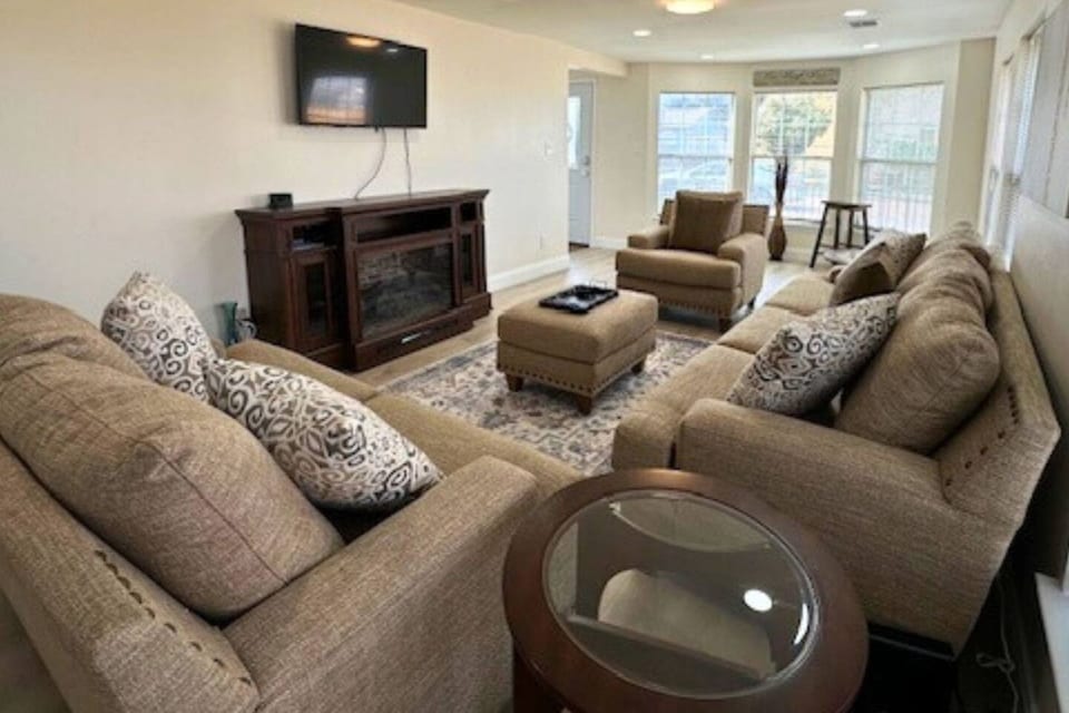 Houston Stay Near Downtown and Top Attractions - Houston