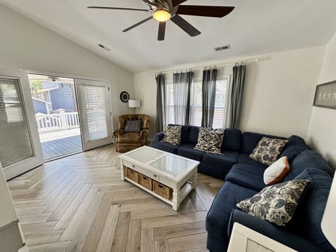 ocean-lakes-family-campground-home-vaulted-ceilings-free-golf-cart-one-mile-beach