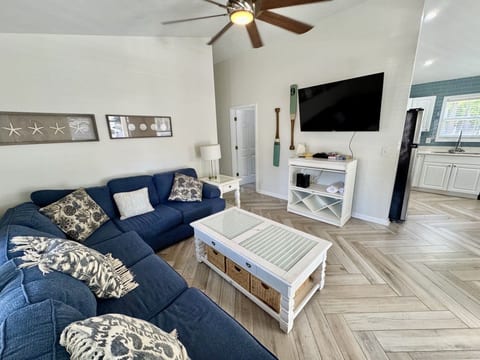 ocean-lakes-3br-2ba-living room-water-park-water-slides-free-golf-cart