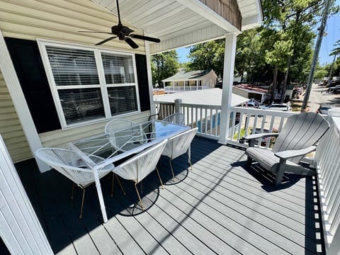 ocean-lakes-3-bedroom-2-bath-beach-covered-porch-free-golf-cart