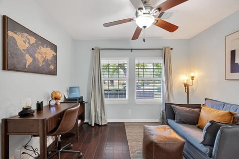 Houston Home Near NRG Sleeps 6