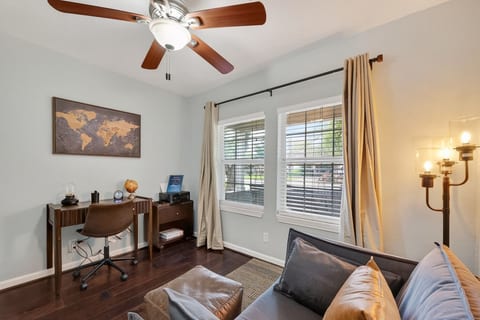 Houston Home Near NRG Sleeps 6