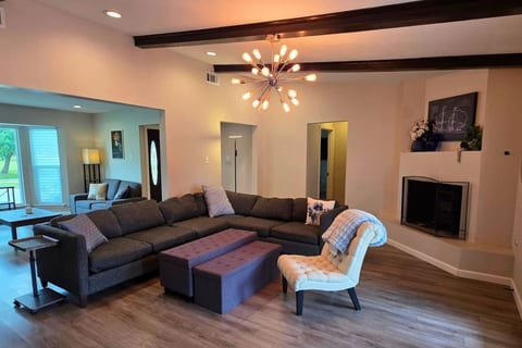 Spacious 4bd Retreat Near NASA and Kemah