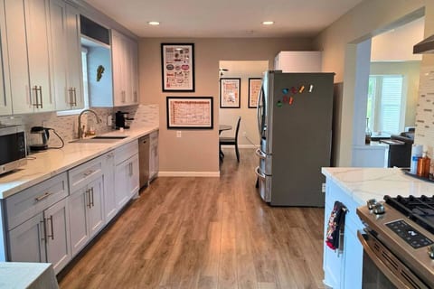 Spacious 4bd Retreat Near NASA and Kemah