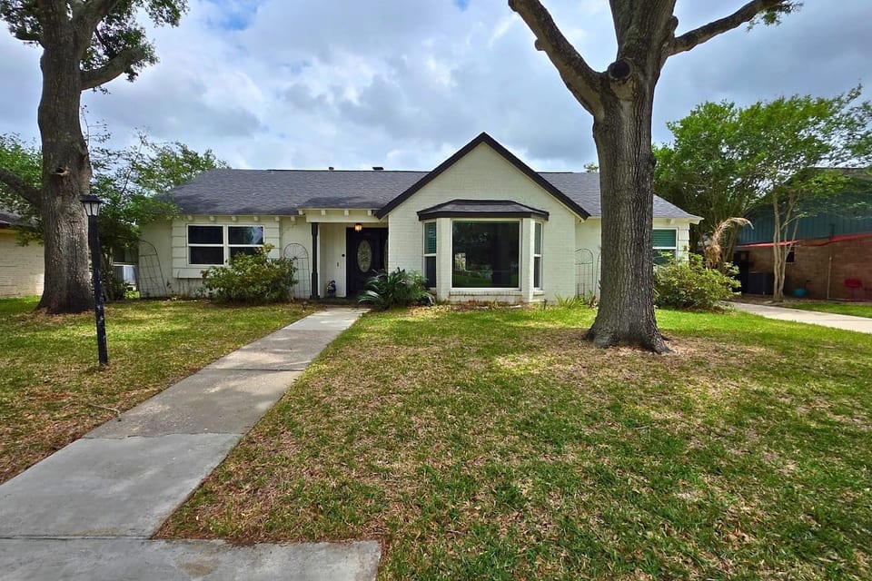 Spacious 4bd Retreat Near NASA and Kemah - Houston