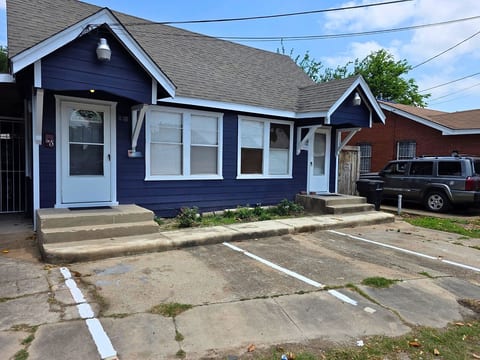 Affordable EaDo Stay Near Downtown Houston