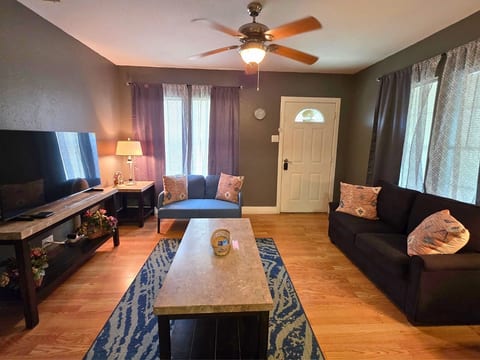 Affordable EaDo Stay Near Downtown Houston