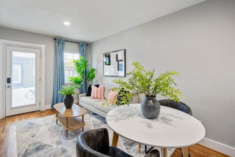 Gated EaDo Studio Near Downtown, NRG, Med Center