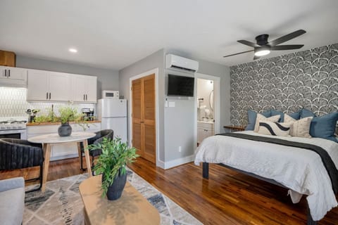 Gated EaDo Studio Near Downtown, NRG, Med Center