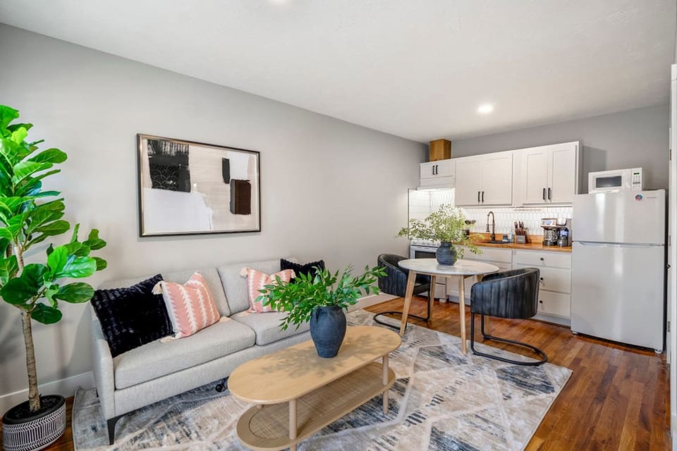 Gated EaDo Studio Near Downtown, NRG, Med Center - Houston