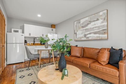 Central Houston Studio Near EaDo and Downtown