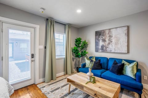 Urban Gated Studio Near Downtown Houston and NRG