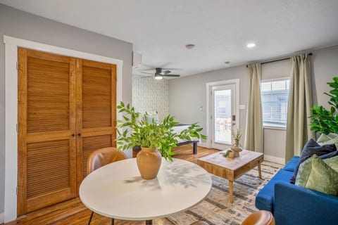 Urban Gated Studio Near Downtown Houston and NRG