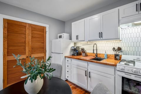 Houston Hideaway Near Downtown & Attractions