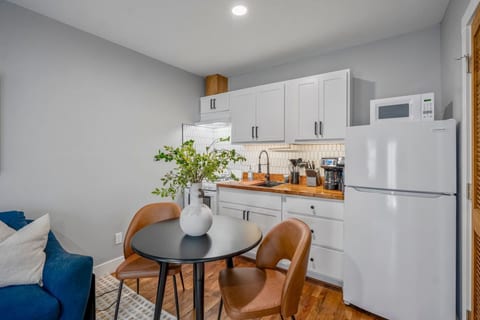 Urban Studio Retreat Near Downtown Houston
