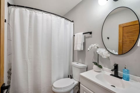 Gated Studio Near Downtown Houston and NRG