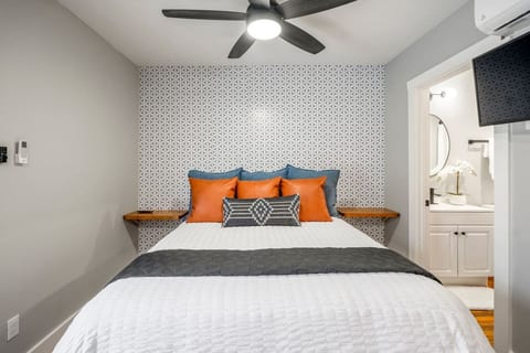 Stylish Studio Near Downtown & Attractions