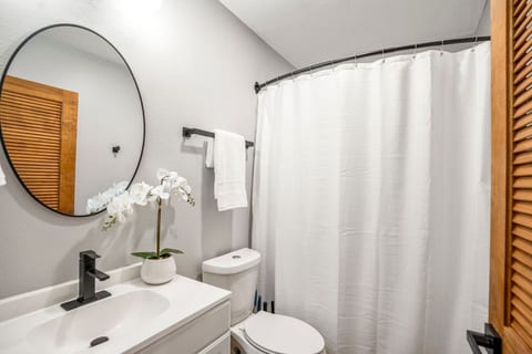 Stylish Studio Near Downtown & Attractions