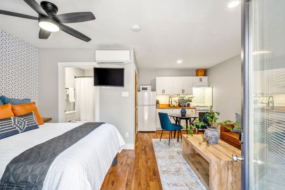 Stylish Studio Near Downtown & Attractions - Houston