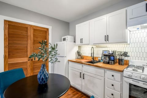 Stylish Studio Near Downtown & Attractions