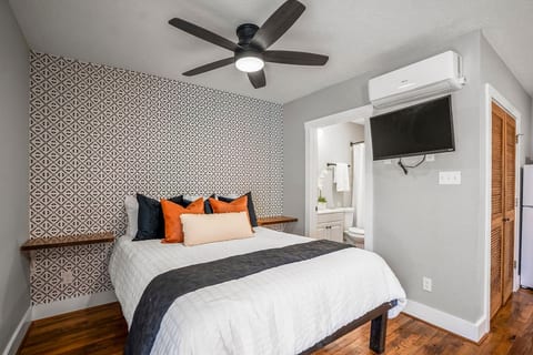 Quiet Studio Minutes from Downtown Houston