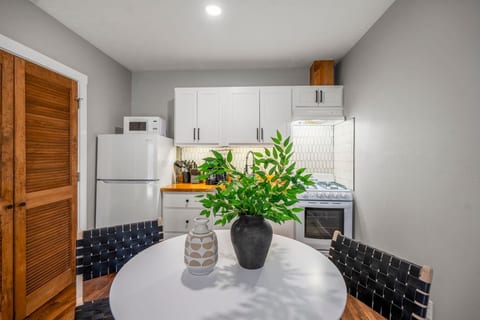 Quiet Studio Minutes from Downtown Houston