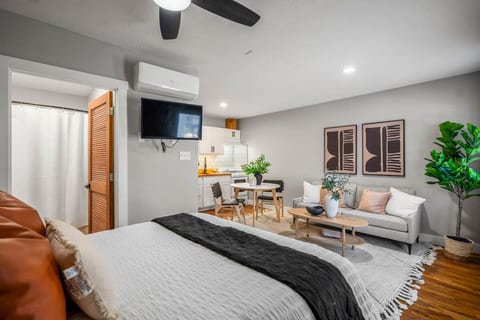 Quiet Studio Minutes from Downtown Houston