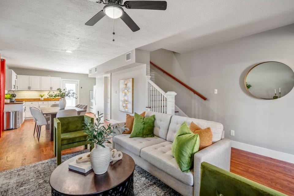 2-Bedroom - Equipped Kitchen - Gated Parking! - Houston