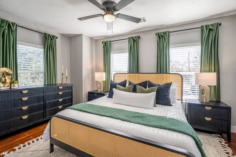 2-Bedroom - Equipped Kitchen - Gated Parking!