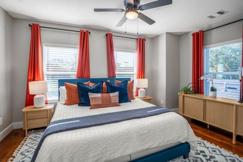 Modern 2BR Home with King Beds Near Downtown