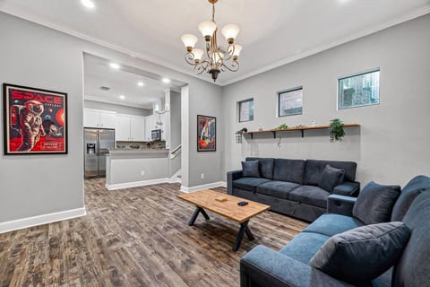 Skyline Views Rooftop Retreat Sleeps 8