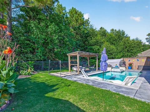The Pineapple Oasis Pool And Spa Retreat