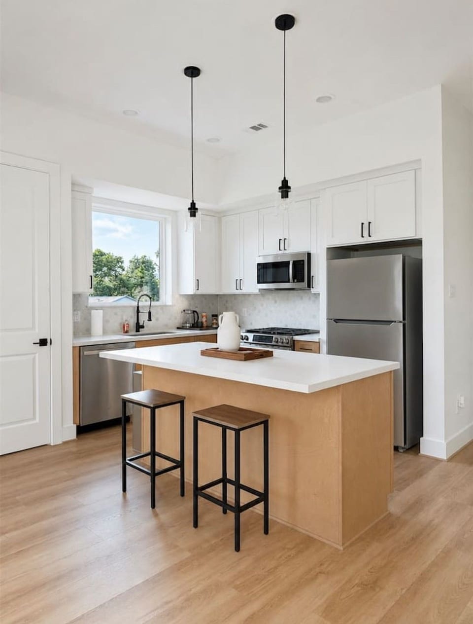 Modern 3BR Near UH, Downtown & Stadiums - Houston