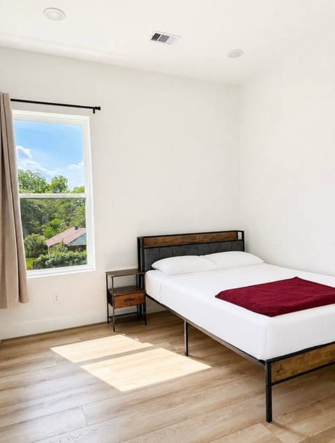 Modern 3BR Near UH, Downtown & Stadiums