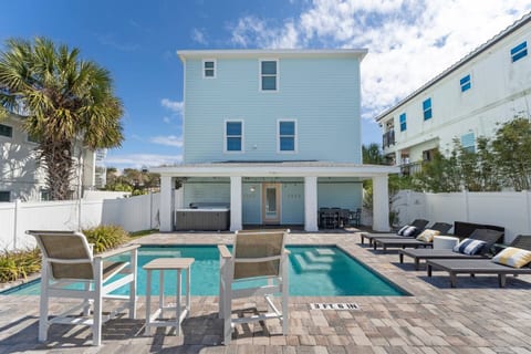 NEW Crescent Beach- Pool, Spa, Game room, firepit