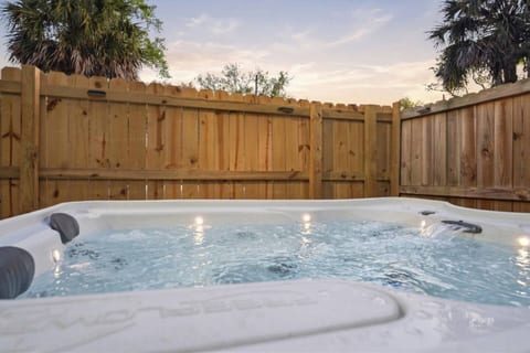 NEW! The Drift | Spa, BBQ & Firepit-Dwtn San Marco