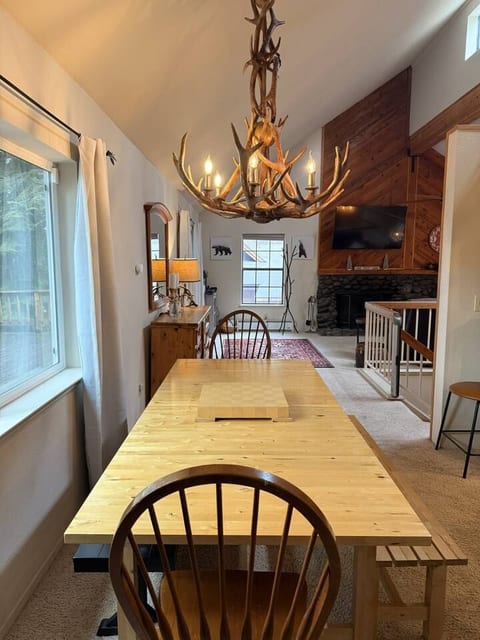 New-Powder & Pines: Donner lake/spa/ Pet-Friendly