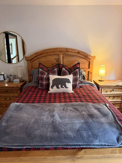 New-Powder & Pines: Donner lake/spa/ Pet-Friendly